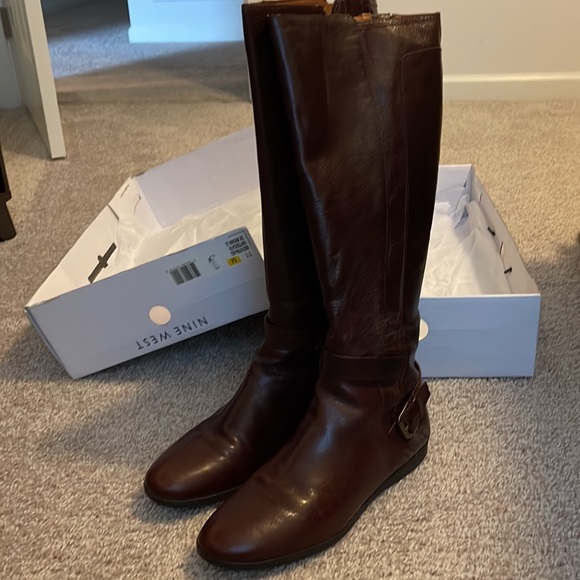 Nine West brand new in box NWTOXICATN dark brown boot womens size 11 - Picture 2 of 4